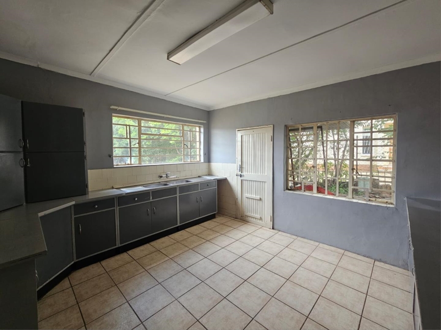 5 Bedroom Property for Sale in Ladybrand Free State